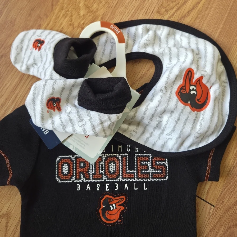 MLB Baltimore Orioles Baby Set Newborn, 6-9M NWT Bodysuit, Bib, Booties Baseball